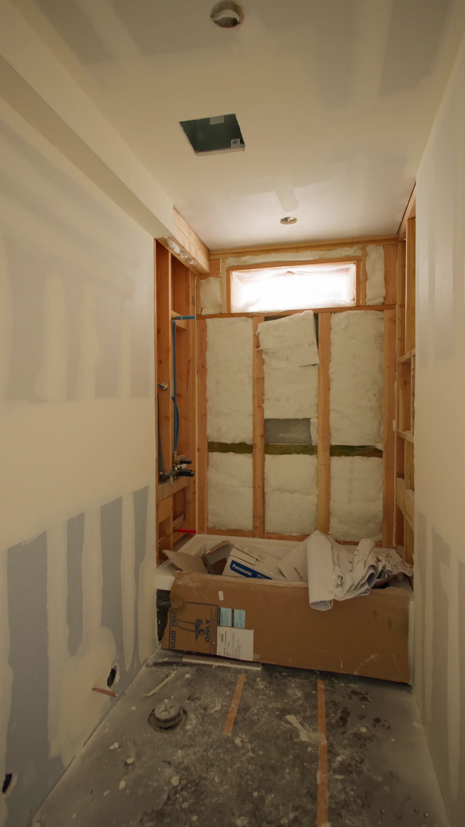 Vertical real estate construction frame designed for social updates